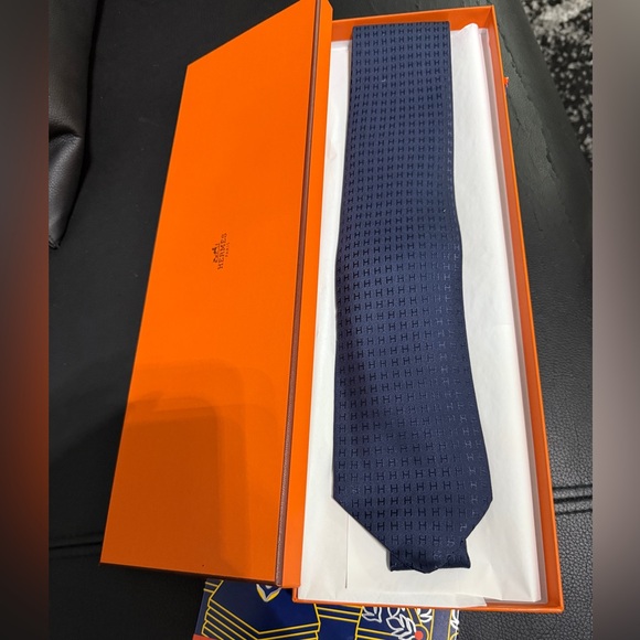 Hermes Faconne Twil H Tie Marine - Picture 8 of 11